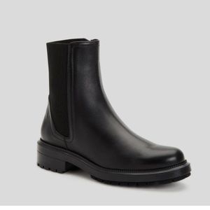 NWOT Aquatalia Chelsea Lauda Boots Size 6M Black